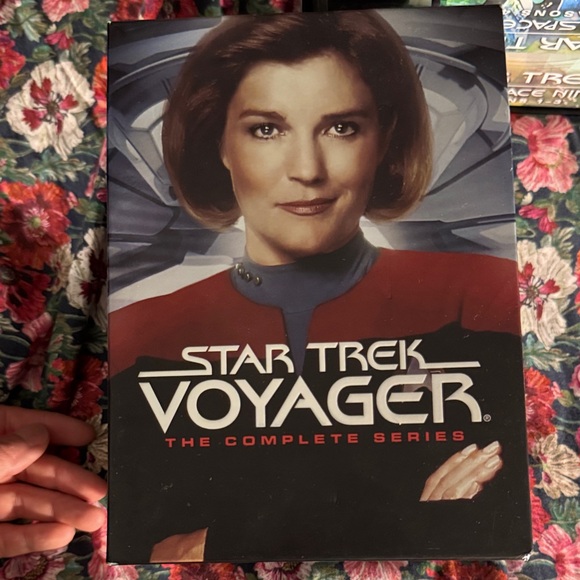 Star Trek Voyager Complete Series Box Set - Picture 2 of 12